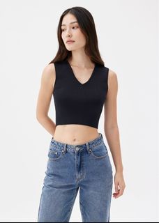 Love Bonito Sree Knit V-neck Crop Top