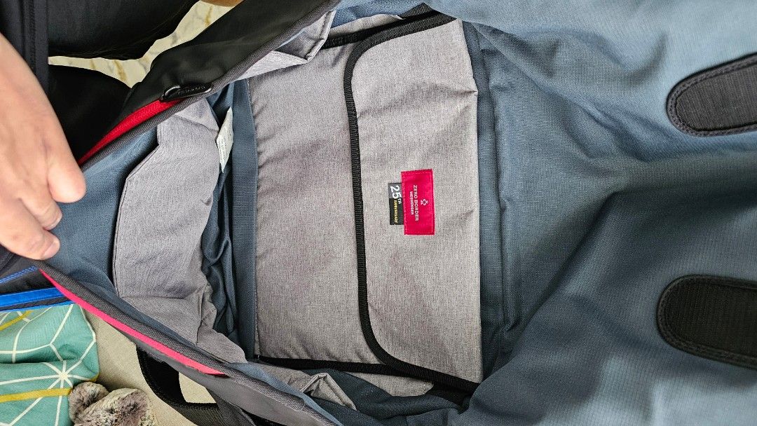 CRUMPLER ZERO BORDER MESSENGER (Category: Sling Bags) located in Singapore. Submitted by hadytoshi07 (Listing ID 1318103981, Image 7). Description: Brand New With Tag.