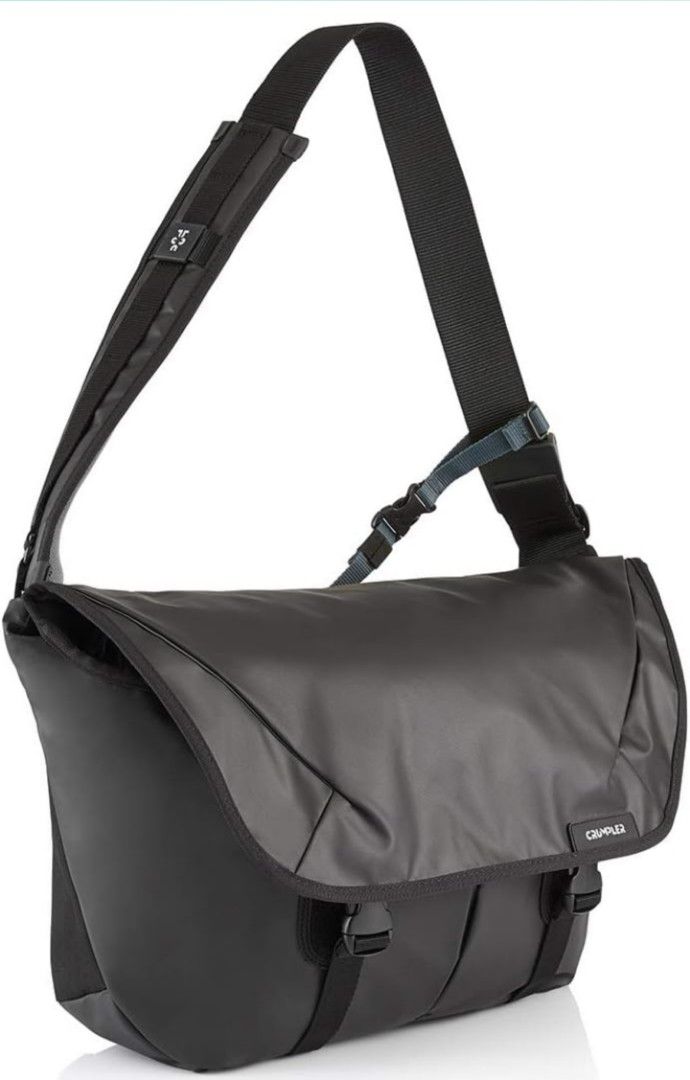 CRUMPLER ZERO BORDER MESSENGER (Category: Sling Bags) located in Singapore. Submitted by hadytoshi07 (Listing ID 1318103981, Image 2). Description: Brand New With Tag.