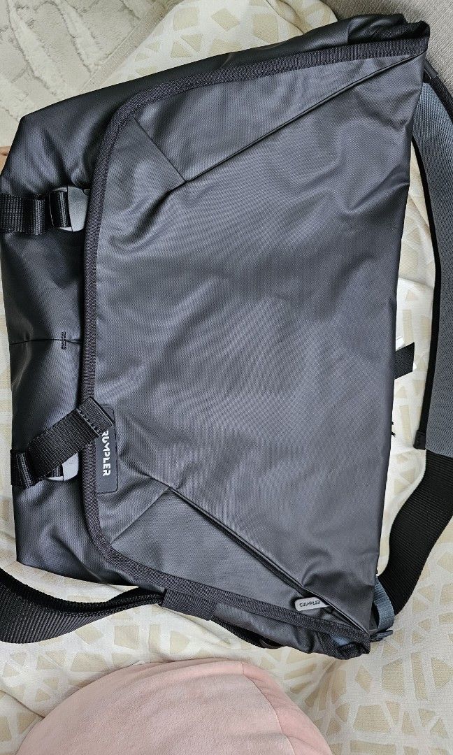 CRUMPLER ZERO BORDER MESSENGER (Category: Sling Bags) located in Singapore. Submitted by hadytoshi07 (Listing ID 1318103981, Image 5). Description: Brand New With Tag.