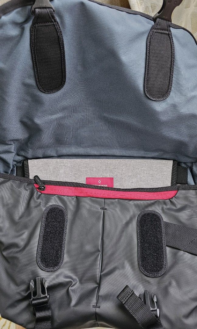 CRUMPLER ZERO BORDER MESSENGER (Category: Sling Bags) located in Singapore. Submitted by hadytoshi07 (Listing ID 1318103981, Image 6). Description: Brand New With Tag.