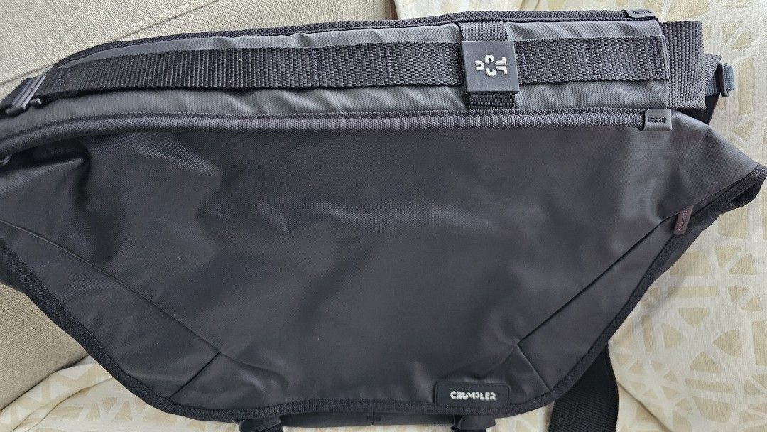 CRUMPLER ZERO BORDER MESSENGER (Category: Sling Bags) located in Singapore. Submitted by hadytoshi07 (Listing ID 1318103981, Image 9). Description: Brand New With Tag.