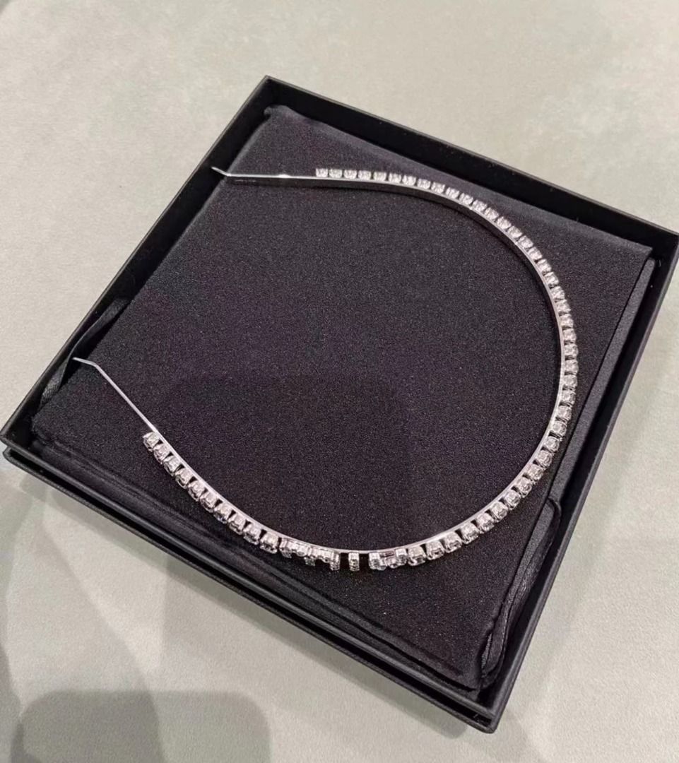 😺MIUMIU Fashion Metal Headband Women's Silver (Category: Earrings) located in Singapore. Submitted by aa7795804 (Listing ID 1318368838, Image 3). Description: 🎈 Size:F 🎈 In stock ~ 100% brand new and genuine 🎈 There are other styles and colors available. If you like it, you can come to me..