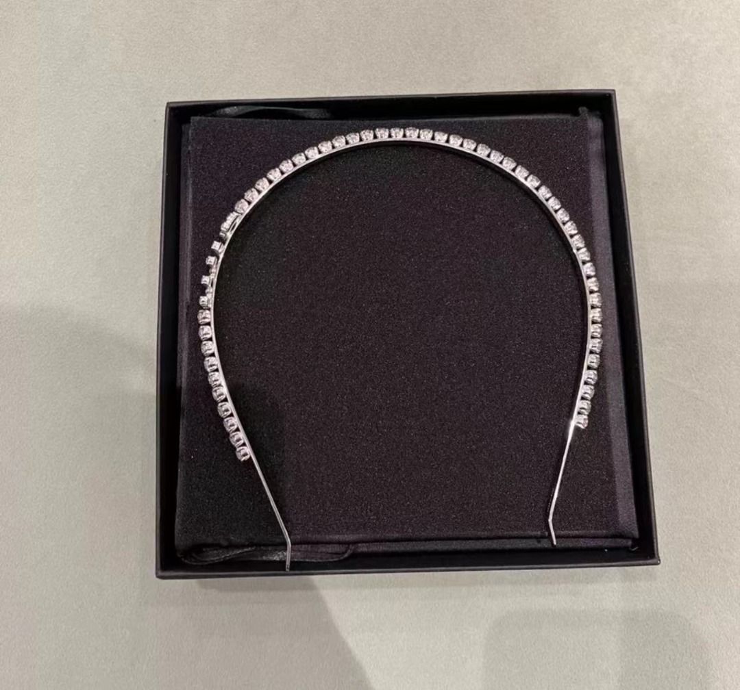 😺MIUMIU Fashion Metal Headband Women's Silver (Category: Earrings) located in Singapore. Submitted by aa7795804 (Listing ID 1318368838, Image 4). Description: 🎈 Size:F 🎈 In stock ~ 100% brand new and genuine 🎈 There are other styles and colors available. If you like it, you can come to me..