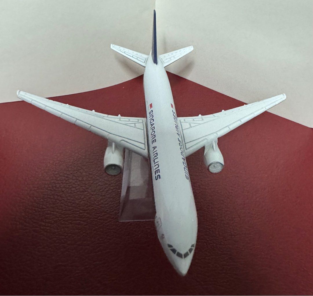 Singapore Airlines Plane Model (Category: Vintage Collectibles) located in Singapore. Submitted by mandyy_. (Listing ID 1326097950, Image 3). Description: .