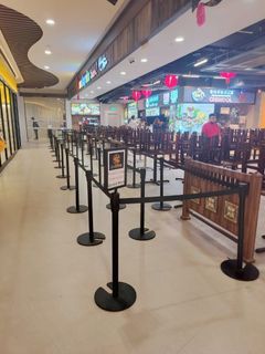 Queue pole black rental rent service