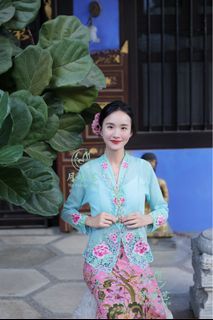 Peranakan Nyonya Kebaya