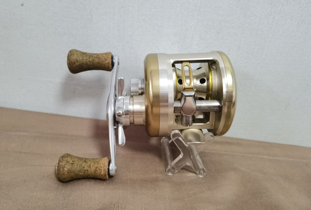 Daiwa Millionaire CVZ 205 (Category: Fishing) located in Singapore. Submitted by kianlim512 (Listing ID 1346928162, Image 1). Description: Made in Japan. Used in freshwater only. Reel just been serviced. Collector's item. Clearing space for CNY..
