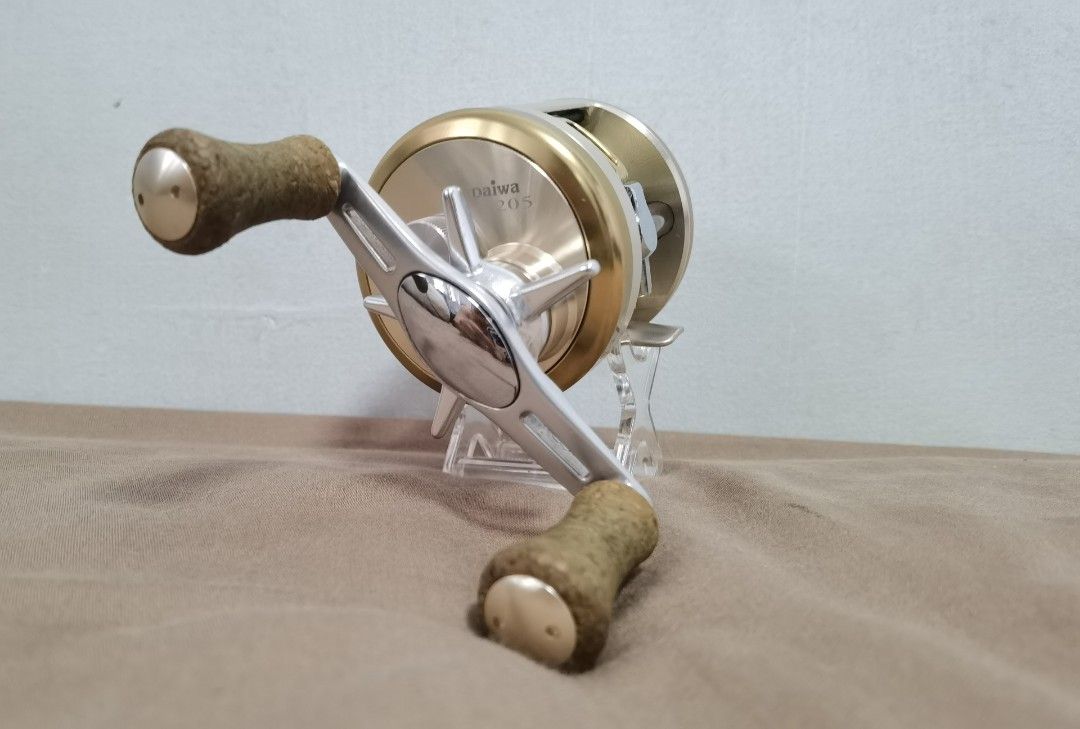 Daiwa Millionaire CVZ 205 (Category: Fishing) located in Singapore. Submitted by kianlim512 (Listing ID 1346928162, Image 3). Description: Made in Japan. Used in freshwater only. Reel just been serviced. Collector's item. Clearing space for CNY..