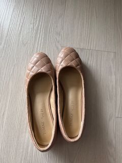 Nude flats Tomas