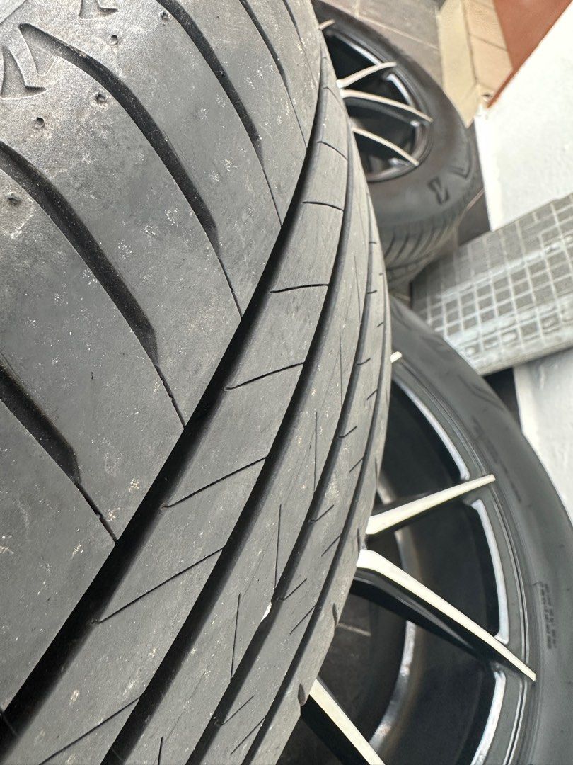 Vorsteiner VFF-103 Design 19x8.5 5x114.3 Rims and Tyres 235/55/19 (Category: New Rims) located in Singapore. Submitted by jw339jw (Listing ID 1350301988, Image 5). Description: Vorsteiner VFF-103 Design Black 19 x 8.5 rims and tyres Bridgestone Alenza 235/55/19 2023 year (85% thread super thick!) 19x 8.5 For Toyota, Honda, Mazda, Subaru, Nissan CRV, Harrier, CX5, Murano, Alphard, Vellfire, Odyssey Selling one set $988, no need trade in Cash and c