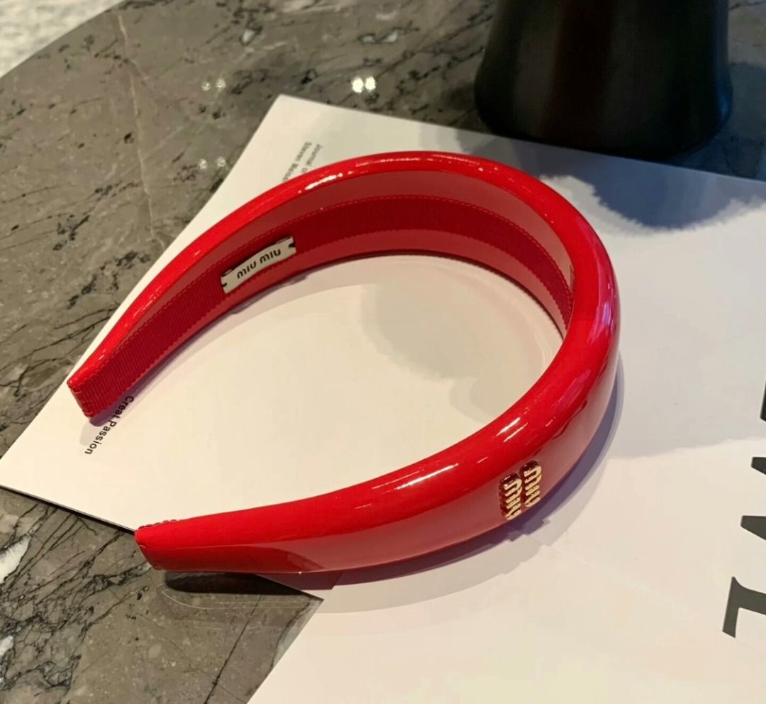 💕 Brand new 💕 Miu Miu Headband with Logo Side Lettering Women's (Category: Hair Accessories) located in Singapore. Submitted by nikisg77 (Listing ID 1398982864, Image 3). Description: 💕 Brand new 💕 Miu Miu Headband with Logo Side Lettering Women's 🌈 Color: Black, pink, red, blue, gray 🎉 Material: metal 💞 Full set gift box 📷 There will be a photo check before shipment. If there are no problems, we will send it out first. 💬 If you are inte