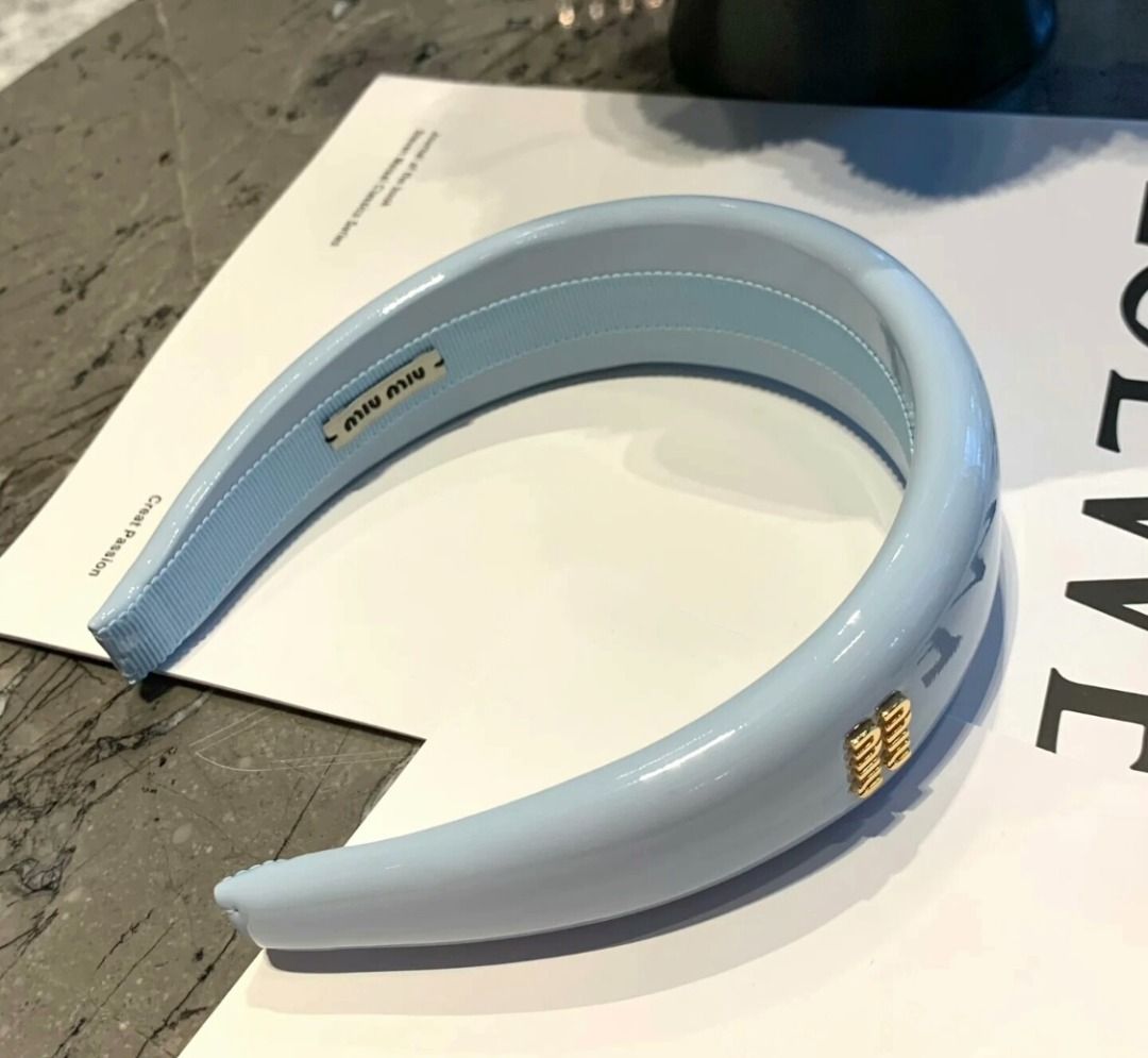 💕 Brand new 💕 Miu Miu Headband with Logo Side Lettering Women's (Category: Hair Accessories) located in Singapore. Submitted by nikisg77 (Listing ID 1398982864, Image 4). Description: 💕 Brand new 💕 Miu Miu Headband with Logo Side Lettering Women's 🌈 Color: Black, pink, red, blue, gray 🎉 Material: metal 💞 Full set gift box 📷 There will be a photo check before shipment. If there are no problems, we will send it out first. 💬 If you are inte