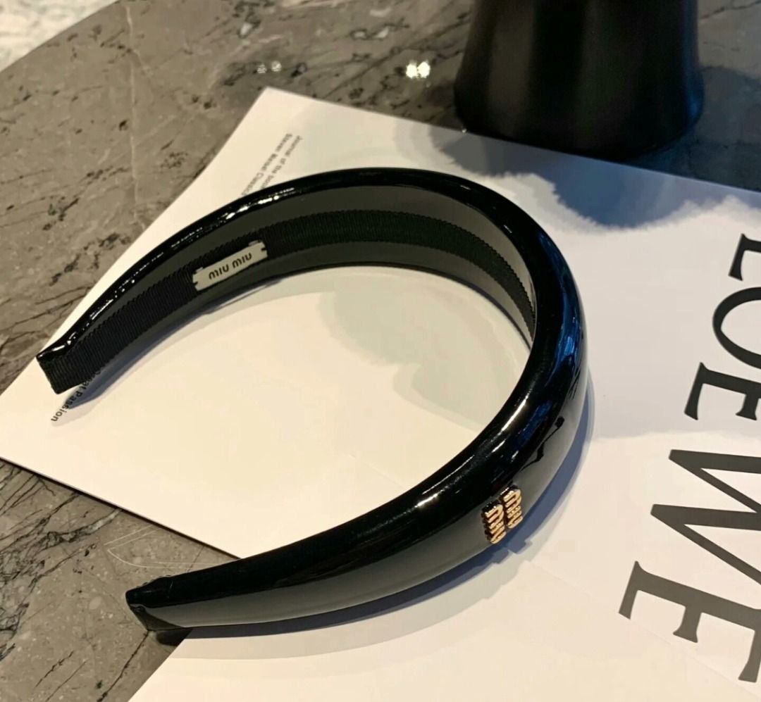 💕 Brand new 💕 Miu Miu Headband with Logo Side Lettering Women's (Category: Hair Accessories) located in Singapore. Submitted by nikisg77 (Listing ID 1398982864, Image 1). Description: 💕 Brand new 💕 Miu Miu Headband with Logo Side Lettering Women's 🌈 Color: Black, pink, red, blue, gray 🎉 Material: metal 💞 Full set gift box 📷 There will be a photo check before shipment. If there are no problems, we will send it out first. 💬 If you are inte