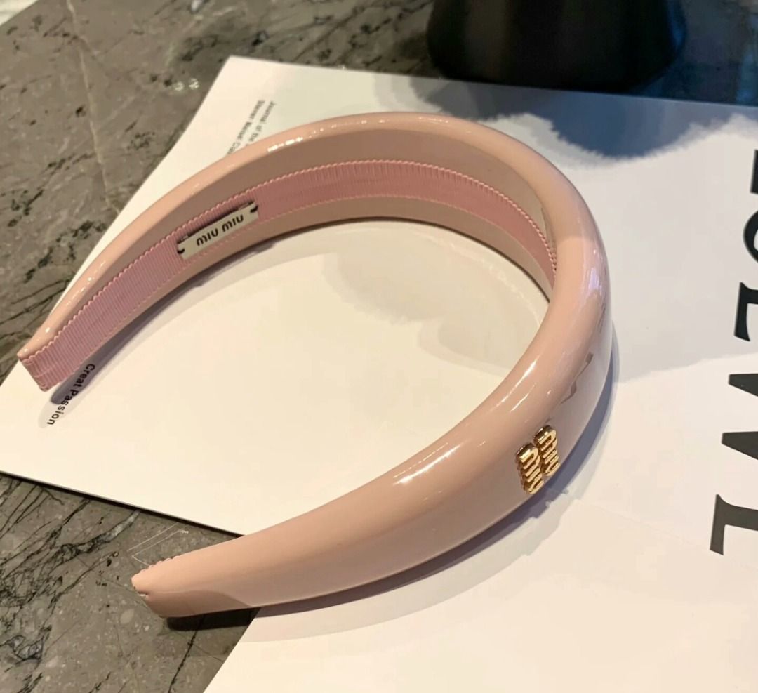 💕 Brand new 💕 Miu Miu Headband with Logo Side Lettering Women's (Category: Hair Accessories) located in Singapore. Submitted by nikisg77 (Listing ID 1398982864, Image 2). Description: 💕 Brand new 💕 Miu Miu Headband with Logo Side Lettering Women's 🌈 Color: Black, pink, red, blue, gray 🎉 Material: metal 💞 Full set gift box 📷 There will be a photo check before shipment. If there are no problems, we will send it out first. 💬 If you are inte