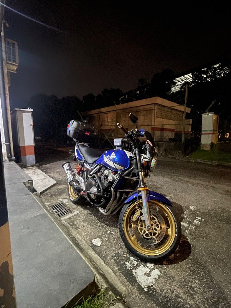 CB400 SF | spec 3 | full sys yoshimura |2036 (Category: Class 2A) located in Singapore. Submitted by yasushilx (Listing ID 1400802466, Image 1). Description: 🏍️ Honda Super 4 spec 3 COE till: 31/03/2036 Test market. Bike is super well-maintained and runs smooth and strong. Serviced every 4,000 km, always kept in top condition w planet and Panjang. Those who know me will know how OCD I am towards bikes. Not rush to sell cos heart not willing to l
