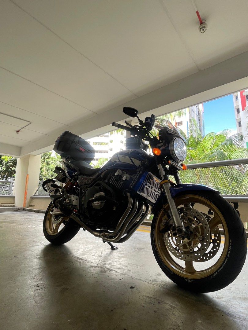 CB400 SF | spec 3 | full sys yoshimura |2036 (Category: Class 2A) located in Singapore. Submitted by yasushilx (Listing ID 1400802466, Image 2). Description: 🏍️ Honda Super 4 spec 3 COE till: 31/03/2036 Test market. Bike is super well-maintained and runs smooth and strong. Serviced every 4,000 km, always kept in top condition w planet and Panjang. Those who know me will know how OCD I am towards bikes. Not rush to sell cos heart not willing to l