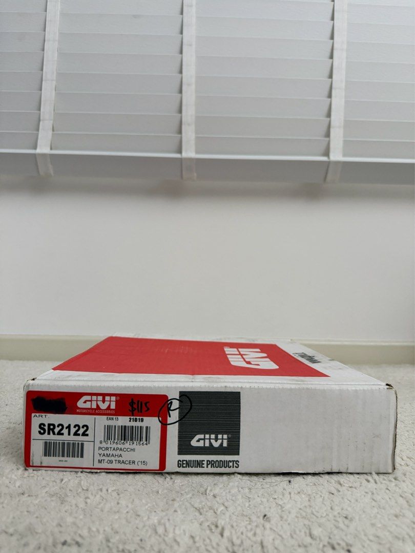 GIVI SR2122 MT 09 Tracer (Category: Motorcycle Accessories) located in Singapore. Submitted by amrldli (Listing ID 1400923847, Image 1). Description: Spare part GIVI topbox bracket for MT 09 Tracer •Only Part No 2.