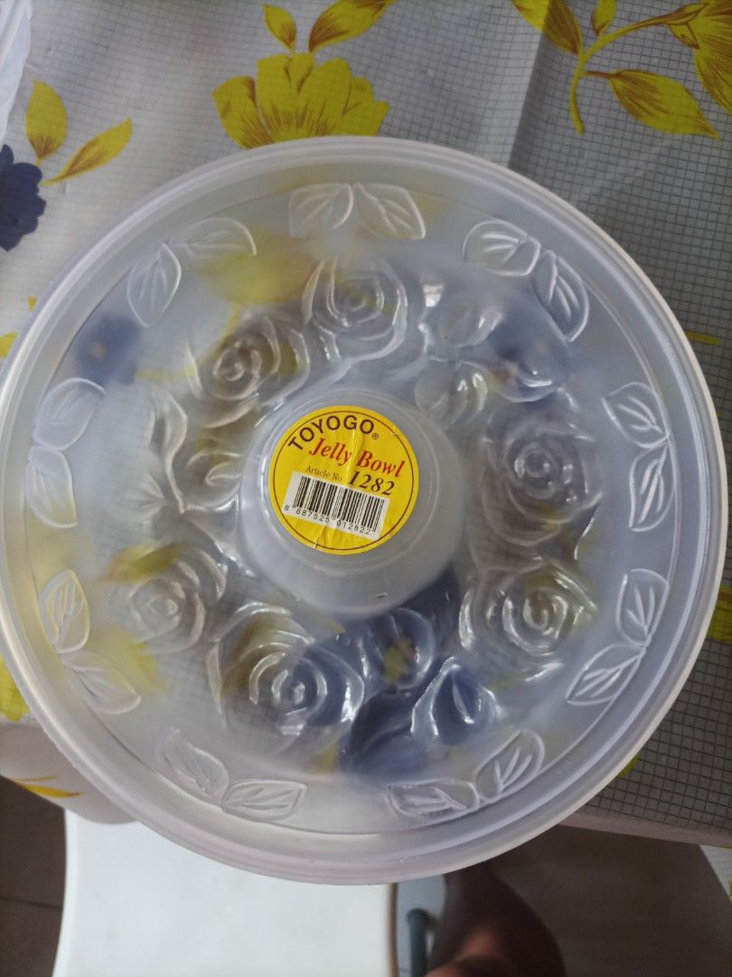 Toyogo Jelly Bowl (Category: Other Kitchen Appliances) located in Singapore. Submitted by alixialow (Listing ID 1396532831, Image 1). Description: .