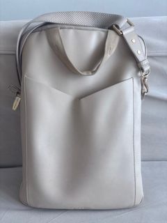 🩷 Charles and Keith Easy Maintain Full Leather Handbag Cross Bag Shoulder Bag (Laptop Friendly)