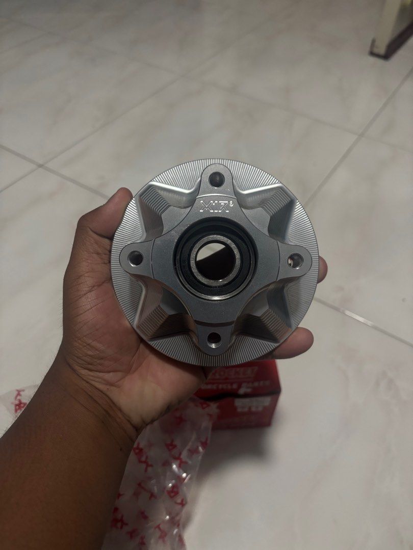 x1r cnc hub sprocket (Category: Motorcycle Accessories) located in Singapore. Submitted by cokelightzz (Listing ID 1401603979, Image 2). Description: bought this hub to change with my old one, but it couldnt fit so had to reuse the old one. therefore im selling it .