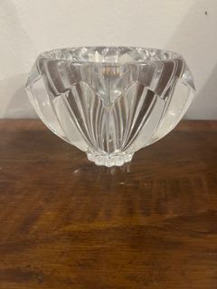 Orrefors, Sweden. Large modernist bowl in clear art glass. Stylish design, 1980's.