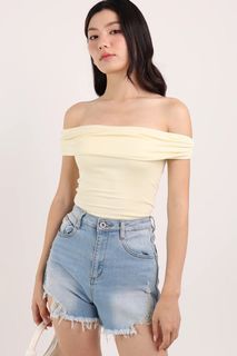 DREA PADDED RIBBED OFFSIE TOP IN DAFFODIL
