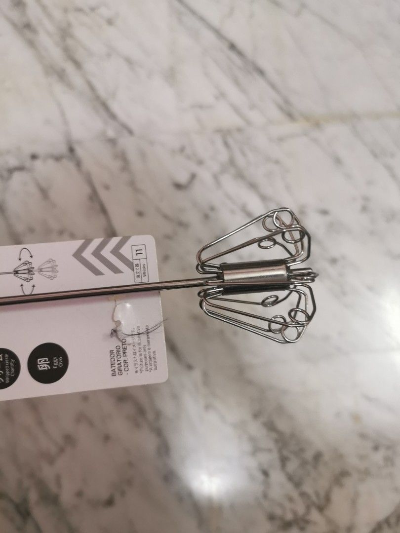 Daiso Rotating Whipper Black (Category: Bakeware) located in Singapore. Submitted by limlimsell (Listing ID 1402373036, Image 5). Description: https://shop.daisosingapore.com.sg/products/4549131944747.