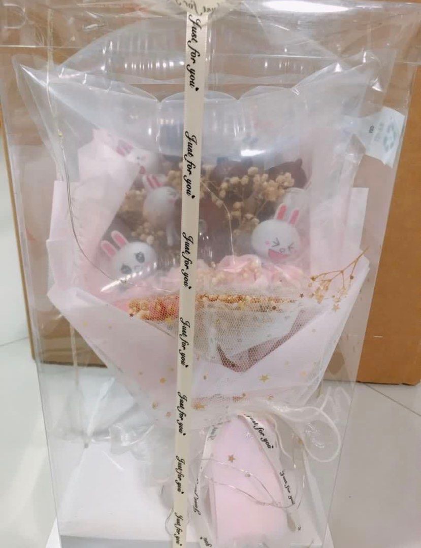 LINE Friends Bouquet Set (Comes with LED & Box) (Category: Flowers & Bouquets) located in Singapore. Submitted by xshopwxinx (Listing ID 1402634371, Image 1). Description: Brand new with box (comes with LED lights too) Meet up preferably / lalamove due to the size of the item .