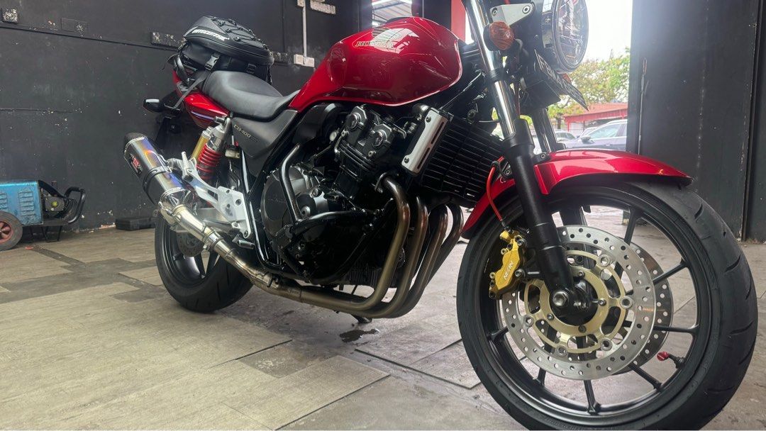 Yoshimura x Honda CB400 Super Four Revo (Category: Class 2A) located in Singapore. Submitted by t_5ky (Listing ID 1407287334, Image 1). Description: Hobbist motorcycle for sale Start Mileage - 72K Current Mileage - 75K COE - Nov 2027 End 2023 - New chain, new brake discs, new brake pads, new brake lines Registered Yoshimura Exhaust Nov 2025 - Renewed Road Tax Nov 2025 - Passed Inspection Full cash only .