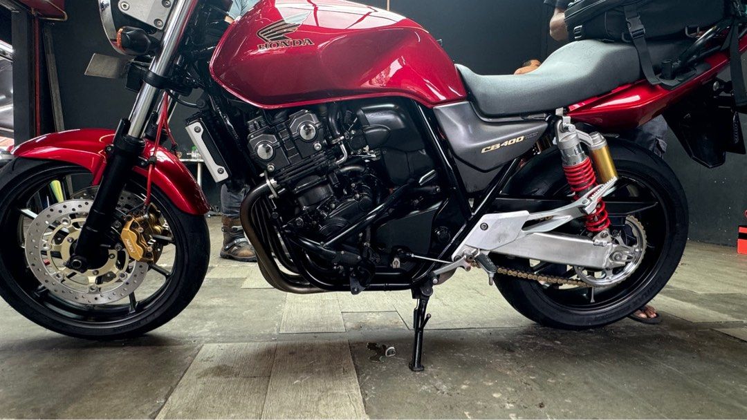 Yoshimura x Honda CB400 Super Four Revo (Category: Class 2A) located in Singapore. Submitted by t_5ky (Listing ID 1407287334, Image 5). Description: Hobbist motorcycle for sale Start Mileage - 72K Current Mileage - 75K COE - Nov 2027 End 2023 - New chain, new brake discs, new brake pads, new brake lines Registered Yoshimura Exhaust Nov 2025 - Renewed Road Tax Nov 2025 - Passed Inspection Full cash only .