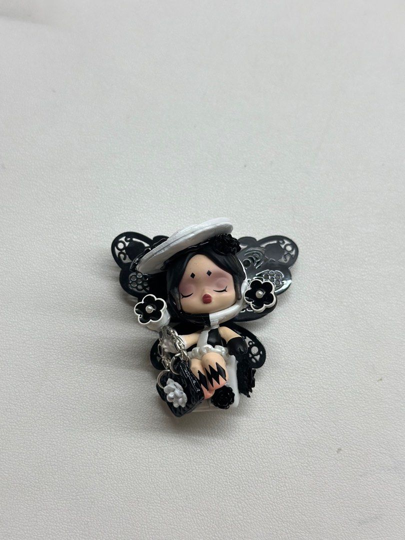 WTS Popmart SP Skull Panda Figurine (Category: Designer & Blind Box Toys) located in Singapore. Submitted by shstn (Listing ID 1410123574, Image 1). Description: - Adorable black and white SP Skull Panda - Detailed design with hat, wings, and floral accents Brand New. Self collect from Edgefield Punggol or top up $5 for door to door tracked courier. WTS only. No trades..