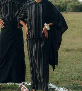 Anaabu Sukma Set (Stripes) in Navy & White