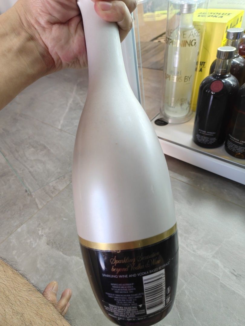 Absolut Tune Version 1 RARE (Category: Alcoholic Beverages) located in Singapore. Submitted by dealbreakers6 (Listing ID 1411360226, Image 2). Description: 750ml Absolut Vodka collection to sell lowballers will be ignored and blocked super rare version of absolut Tune. only 1 selling in SG free delivery to u in the east to central region.