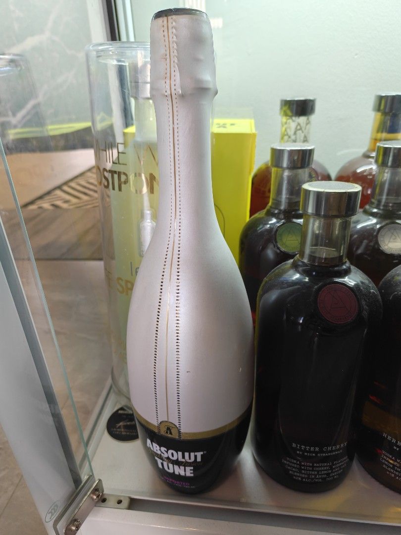 Absolut Tune Version 1 RARE (Category: Alcoholic Beverages) located in Singapore. Submitted by dealbreakers6 (Listing ID 1411360226, Image 1). Description: 750ml Absolut Vodka collection to sell lowballers will be ignored and blocked super rare version of absolut Tune. only 1 selling in SG free delivery to u in the east to central region.