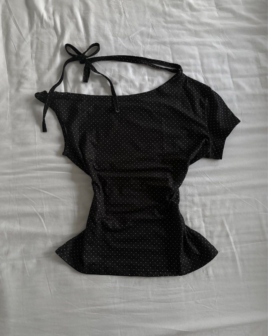wts BN y2k black polka dot white design off shoulder cap sleeve flattering top (Category: Blouses) located in Singapore. Submitted by cryste (Listing ID 1411586411, Image 1). Description: can be worn in many ways, off shoulder w choker or to shorten the sleeves etc! up to ur preference! 🍀 flattering, stylish, and comfortable; perfect to wear or gift for birthdays/christmas/white elephant/secret santa!! - will not provide further pics/measurement