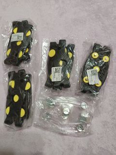 Snow shoes spikes