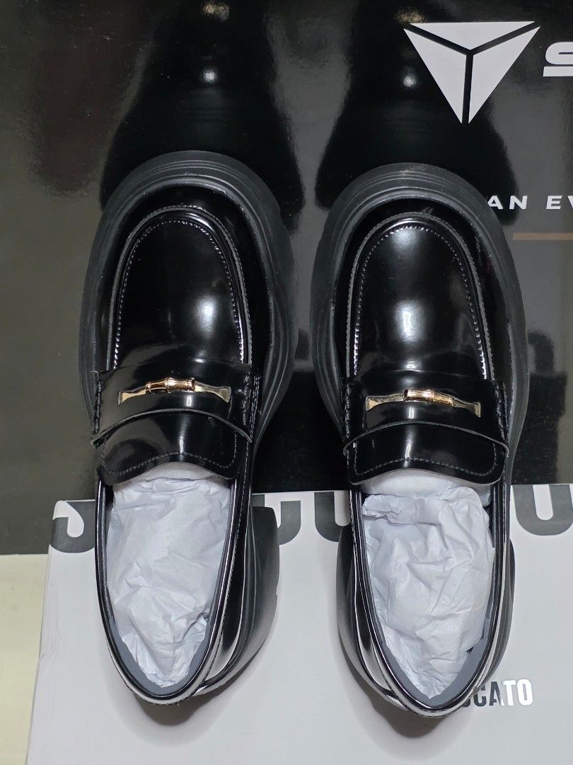 [BNIB] STACCATO Woman Loafers, Golden Bamboo Platform Calf Leather Loafers EZJ03 [Size : EU 36] (Category: Loafers) located in Singapore. Submitted by saynotofakes (Listing ID 1408450077, Image 1). Description: Heel height : 6cm Closing method : Slip-on Sole material : Rubber sole.