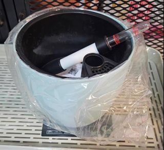 Self Watering Plant Pot/Self Wicking Plant Pot/White Plant Pot/White Flower Pot/White Self Watering Pot with Legs/Propped Up Self Watering Planter/Root Control Plant Pot/Good Drainage Pot/Well Draining Pot