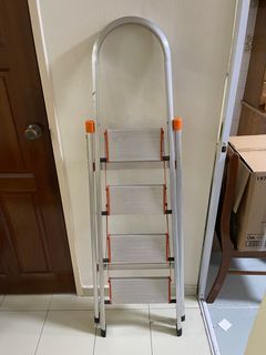 Foldable ladder