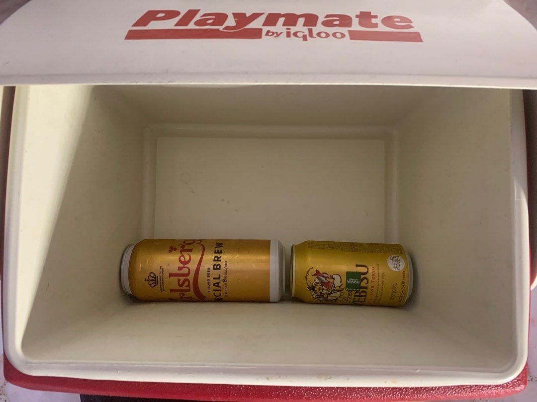 Playmate by igloo ice insulated Cooler Box Container (Category: Hiking & Camping) located in Singapore. Submitted by offer4less (Listing ID 1351611612, Image 8). Description: Excellent compact box! Push button opening , single hand with ease !.