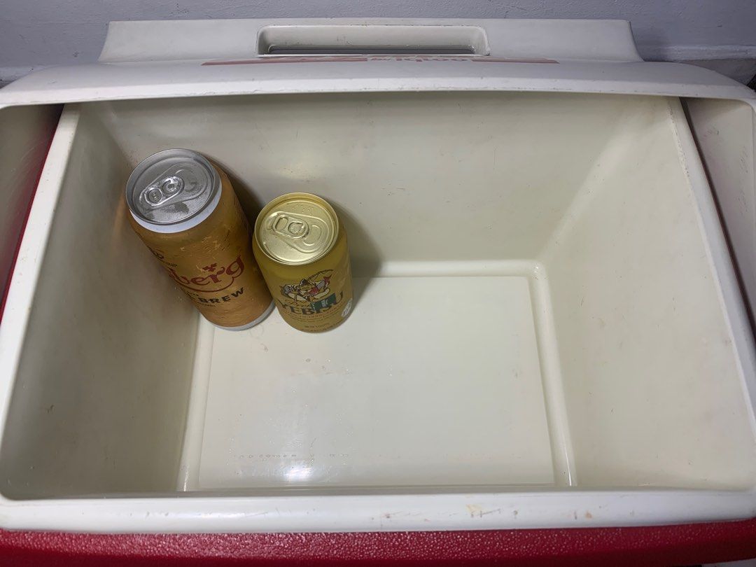 Playmate by igloo ice insulated Cooler Box Container (Category: Hiking & Camping) located in Singapore. Submitted by offer4less (Listing ID 1351611612, Image 10). Description: Excellent compact box! Push button opening , single hand with ease !.