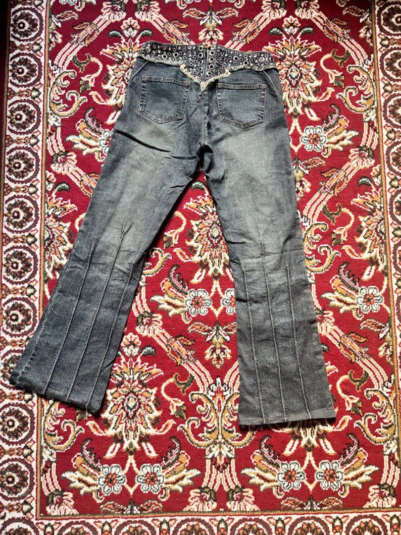bebe flare bootcut Jeans (Category: Jeans & Leggings) located in Singapore. Submitted by shieldlin (Listing ID 1365924252, Image 3). Description: bebe bejeweled jeans waist: 29 length:100cm leg opening: 25cm.