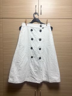 THE EDITORS MARKET Buttoned Midi Skirt (White)