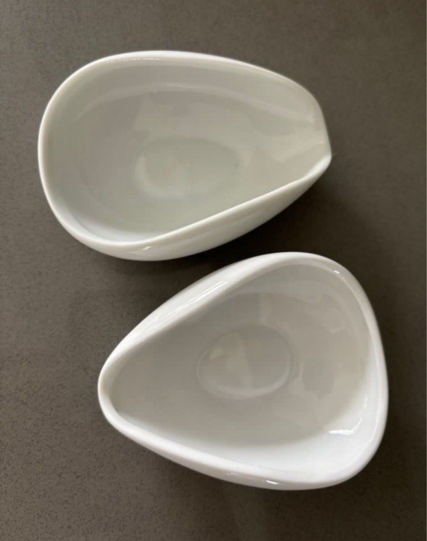 BN Ceramic Bean Dosing Tray Doser Holder (Category: Coffee & Tea Tableware) located in Singapore. Submitted by acuratedlife (Listing ID 1370098553, Image 3). Description: Pictured holding 16g of beans. Price listed is for ONE item. Also available in matte gun metal finish in separate listing.