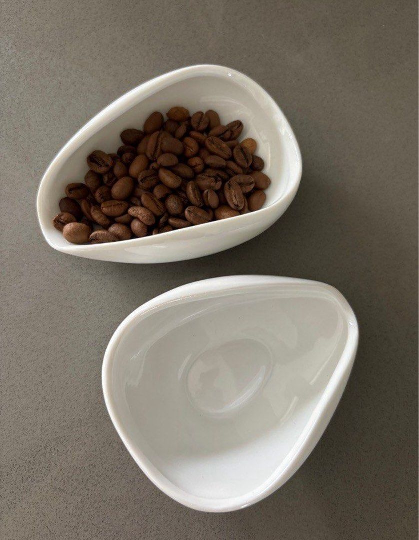 BN Ceramic Bean Dosing Tray Doser Holder (Category: Coffee & Tea Tableware) located in Singapore. Submitted by acuratedlife (Listing ID 1370098553, Image 1). Description: Pictured holding 16g of beans. Price listed is for ONE item. Also available in matte gun metal finish in separate listing.