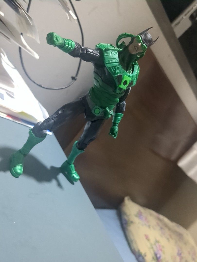 McFarlane flash And batman (Category: Toy Figures) located in Singapore. Submitted by marvelgods (Listing ID 1374488095, Image 2). Description: clearing asap.