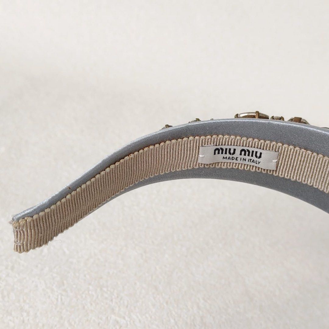 Miu Miu Head Band Satin grey (Category: Hair Accessories) located in Singapore. Submitted by yasfinds (Listing ID 1375343808, Image 9). Description: Miu Miu Head Band Excellent condition Thickness 4cm Inner diameter 12cm Satin grey Item only E1306 📱 App: Kai +65 9 8 2 6 3 4 7 5 ✔️Authenticity Guaranteed ❌NO IG Direct message 📕Priority to Appointment(Walk-in subject to availability) 🇸🇬181 Orchard Road, Orchard Central #02-08/09/10/11 Singapore