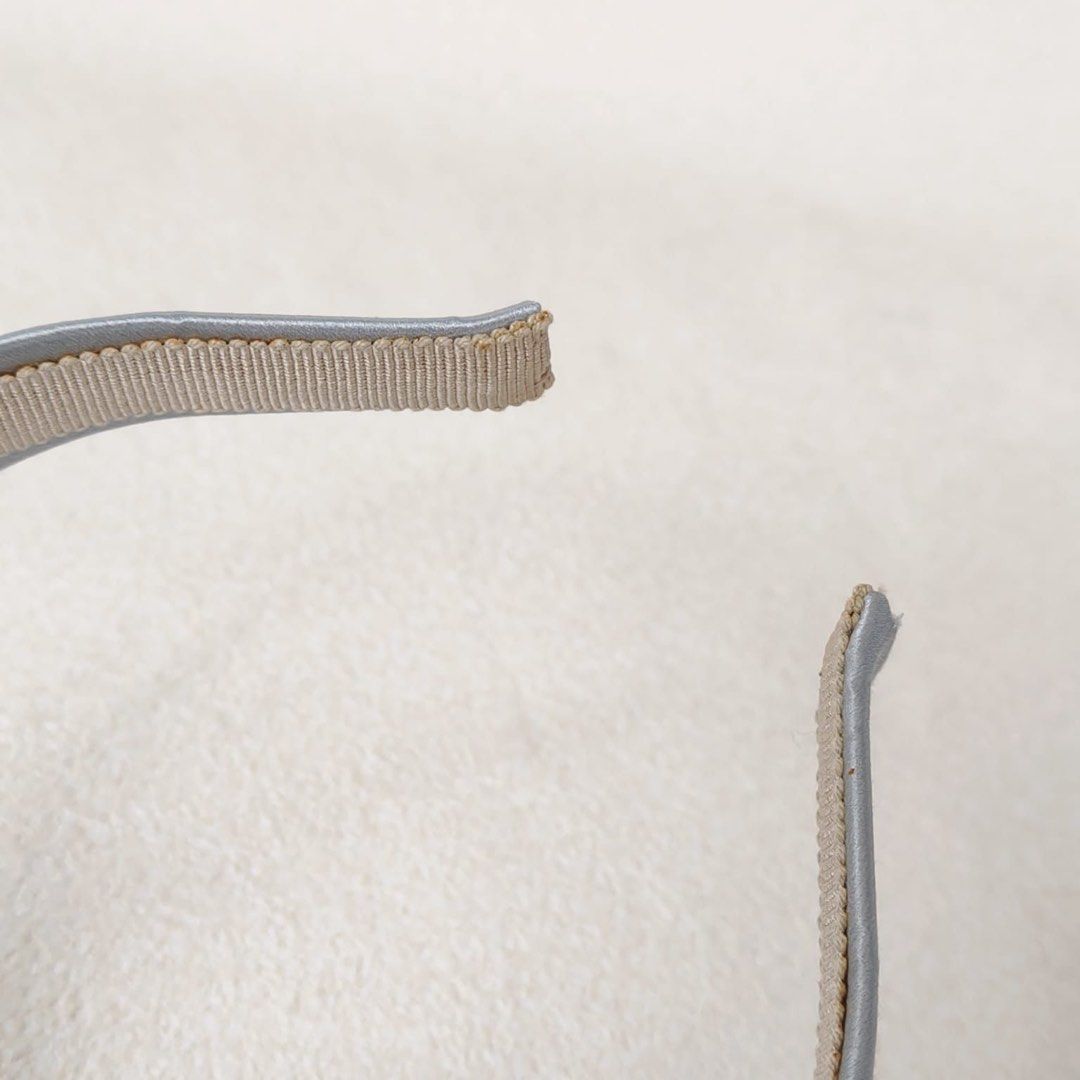 Miu Miu Head Band Satin grey (Category: Hair Accessories) located in Singapore. Submitted by yasfinds (Listing ID 1375343808, Image 10). Description: Miu Miu Head Band Excellent condition Thickness 4cm Inner diameter 12cm Satin grey Item only E1306 📱 App: Kai +65 9 8 2 6 3 4 7 5 ✔️Authenticity Guaranteed ❌NO IG Direct message 📕Priority to Appointment(Walk-in subject to availability) 🇸🇬181 Orchard Road, Orchard Central #02-08/09/10/11 Singapor