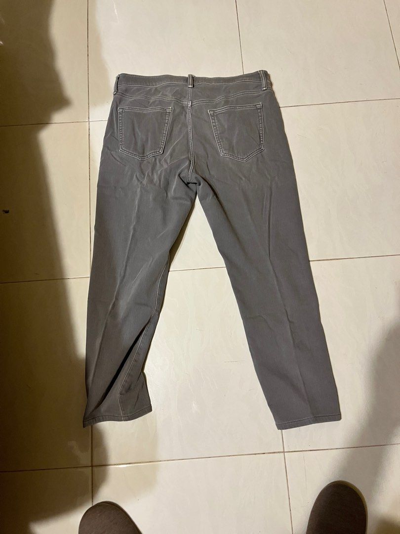 Uniqlo ezy jean (Category: Jeans) located in Singapore. Submitted by amane86 (Listing ID 1376589640, Image 2). Description: Slim but stretchy denim 10 each.